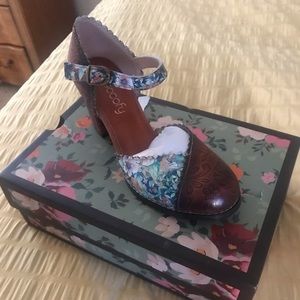 Brand New size 7 Socofy Mary Jane heels